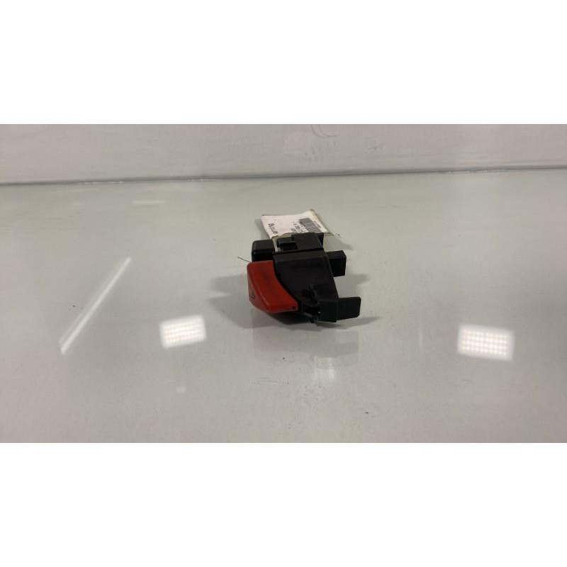 Bouton de warning MERCEDES CLASSE A 168 Photo n°2