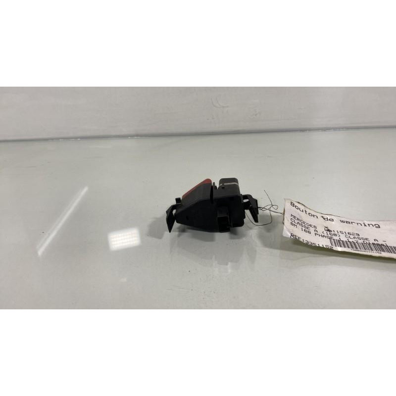 Bouton de warning MERCEDES CLASSE A 168 Photo n°3