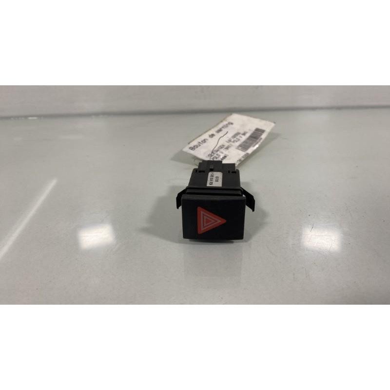Bouton de warning VOLKSWAGEN POLO 4 Photo n°1