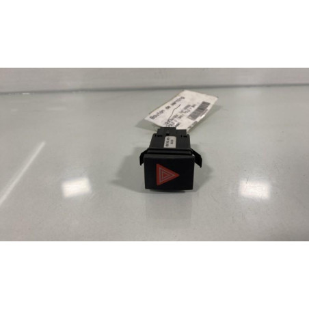 Bouton de warning VOLKSWAGEN POLO 4 Photo n°1