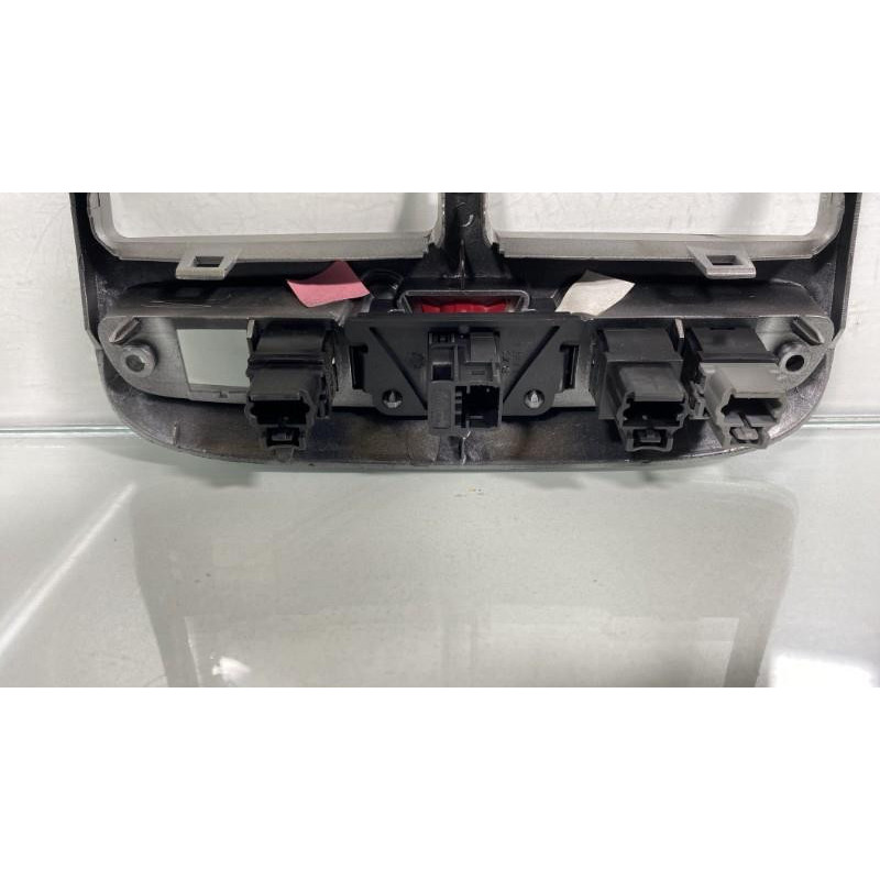 Bouton de warning PEUGEOT 307 Photo n°3