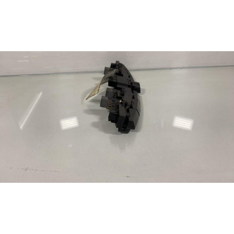 Bouton de warning SSANGYONG STAVIC Photo n°2