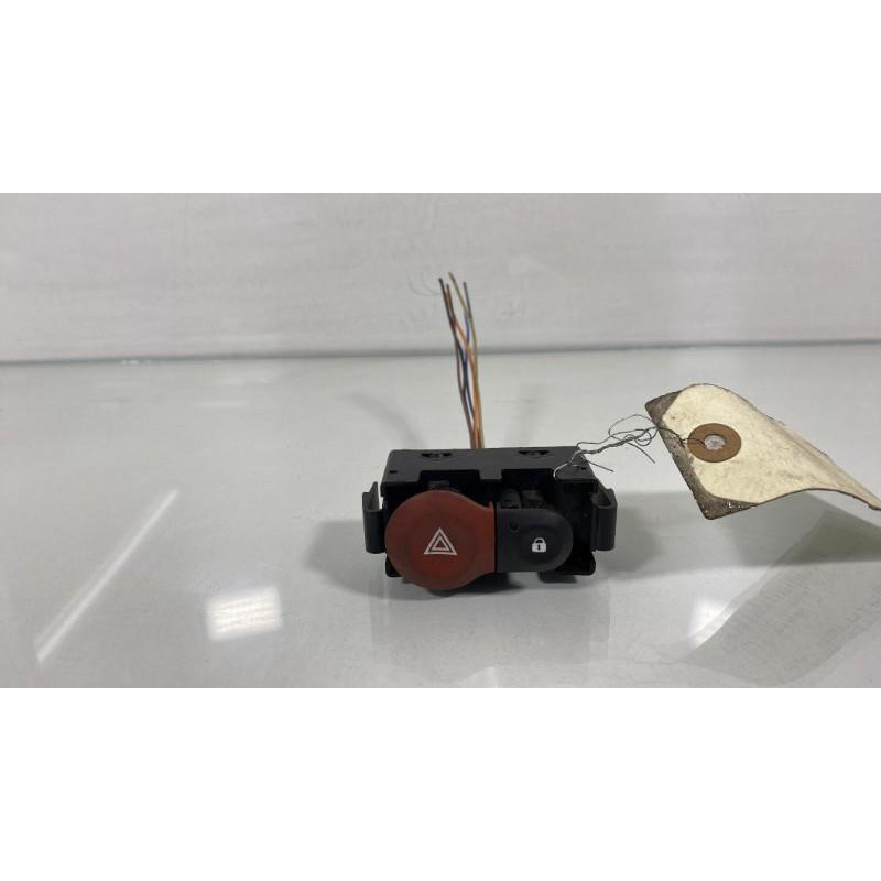 Bouton de warning RENAULT CLIO 3 Photo n°1
