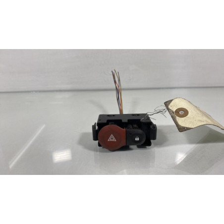 Bouton de warning RENAULT CLIO 3 Photo n°1