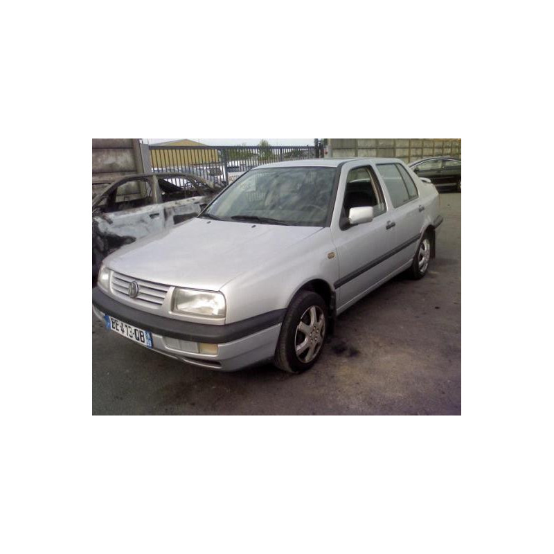Face avant VOLKSWAGEN VENTO Photo n°2