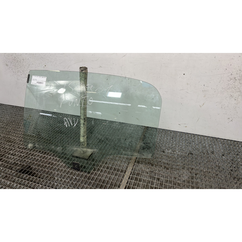 Vitre arriere gauche FIAT GRANDE PUNTO Photo n°3