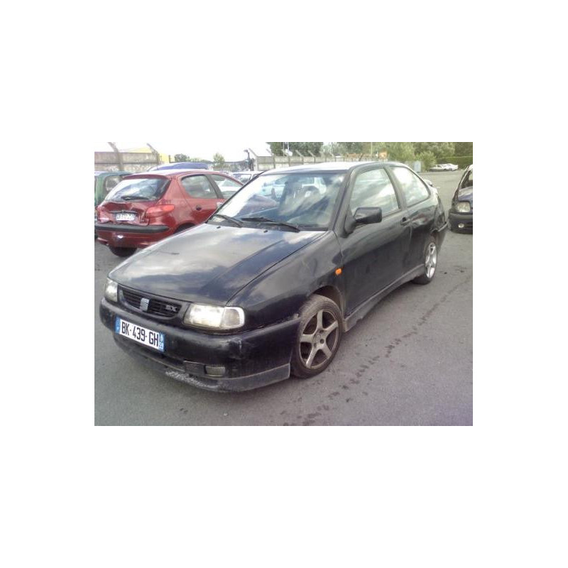 Vitre avant gauche SEAT CORDOBA 1 Photo n°1