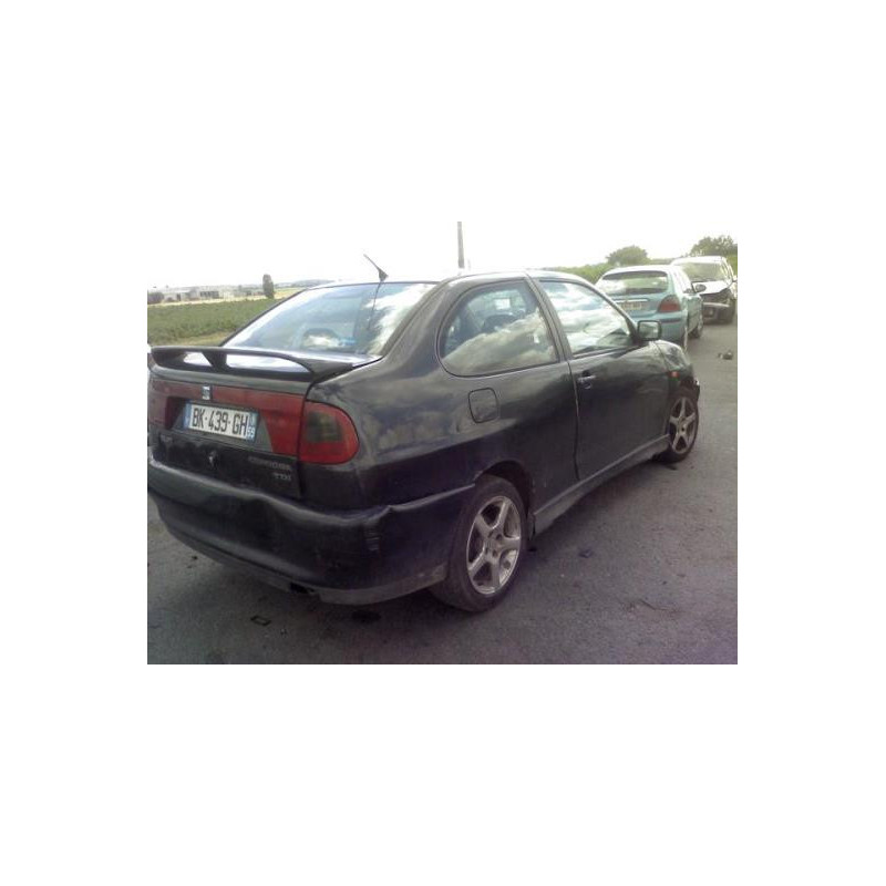 Vitre avant gauche SEAT CORDOBA 1 Photo n°3