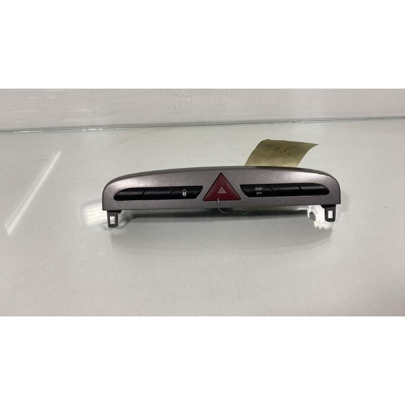 Bouton de warning PEUGEOT 308 1 Photo n°1