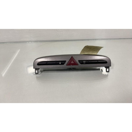 Bouton de warning PEUGEOT 308 1 Photo n°1