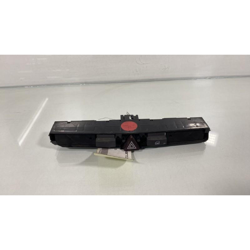 Bouton de warning OPEL ASTRA H Photo n°1