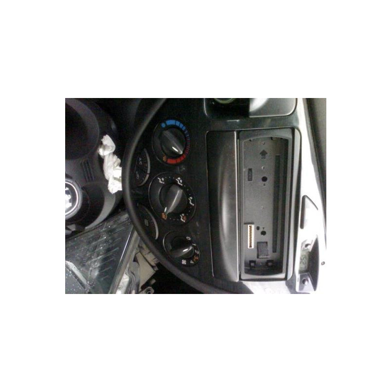 Malle/Hayon arriere FORD FOCUS 1 Photo n°7