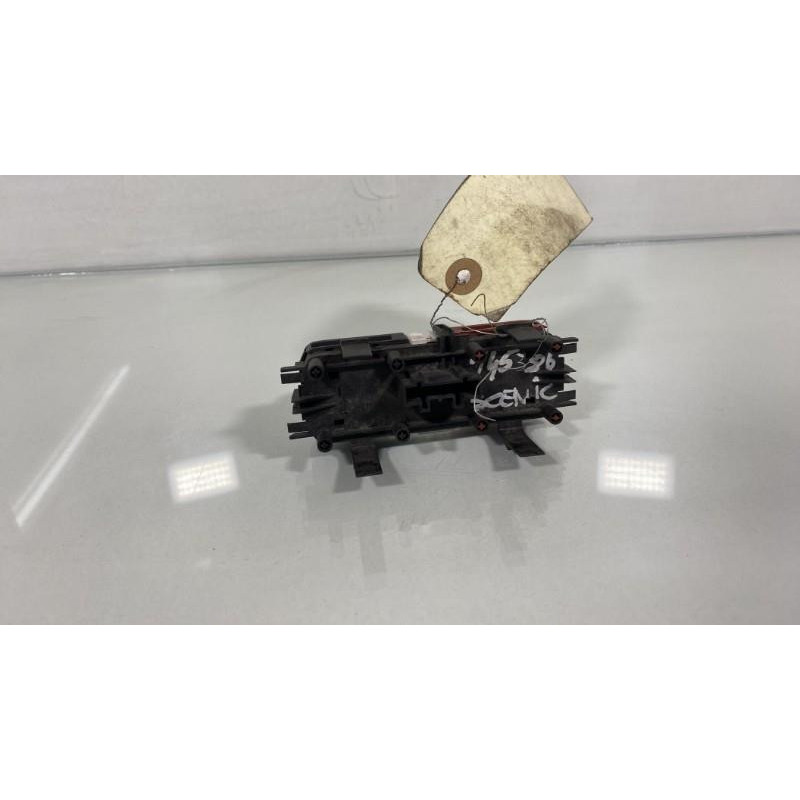 Bouton de warning RENAULT GRAND SCENIC 2 Photo n°3