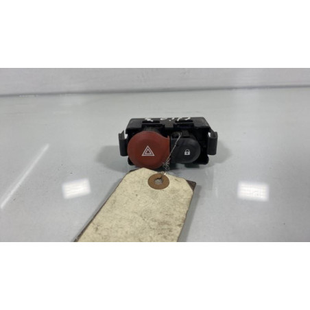 Bouton de warning RENAULT CLIO 3 Photo n°1