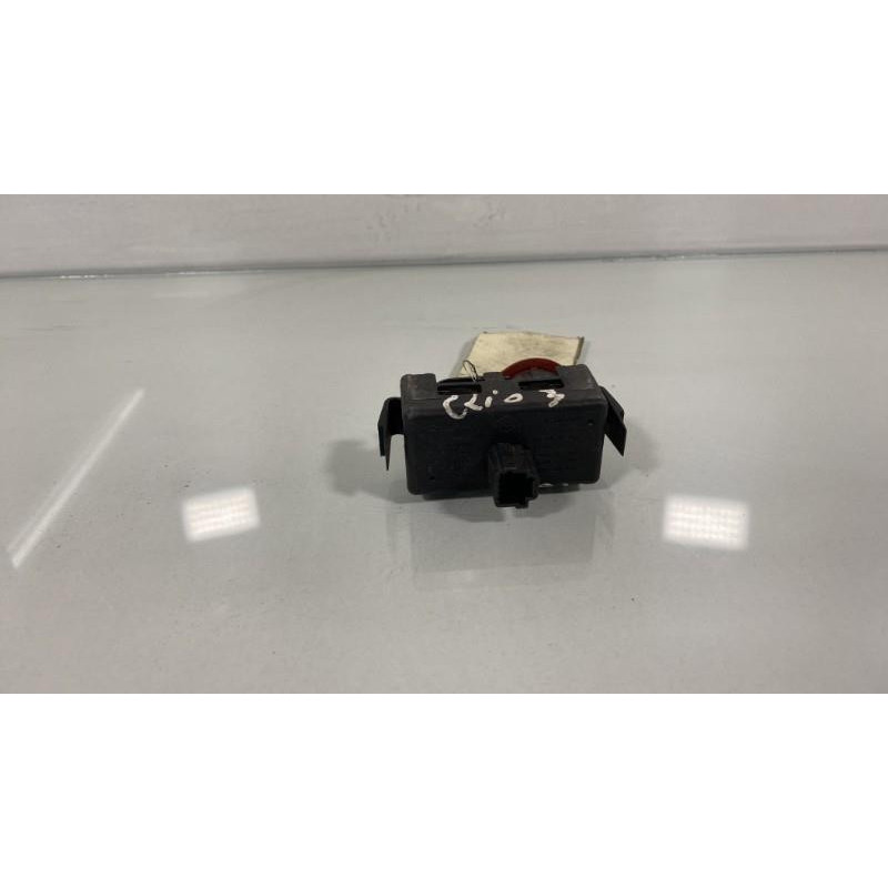 Bouton de warning RENAULT CLIO 3 Photo n°3