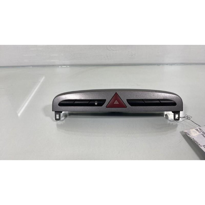 Bouton de warning PEUGEOT 308 1 Photo n°1