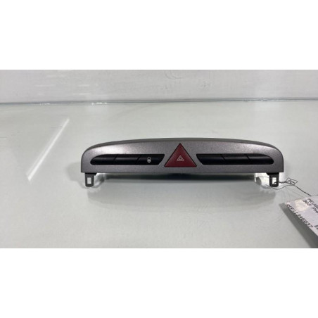 Bouton de warning PEUGEOT 308 1 Photo n°1