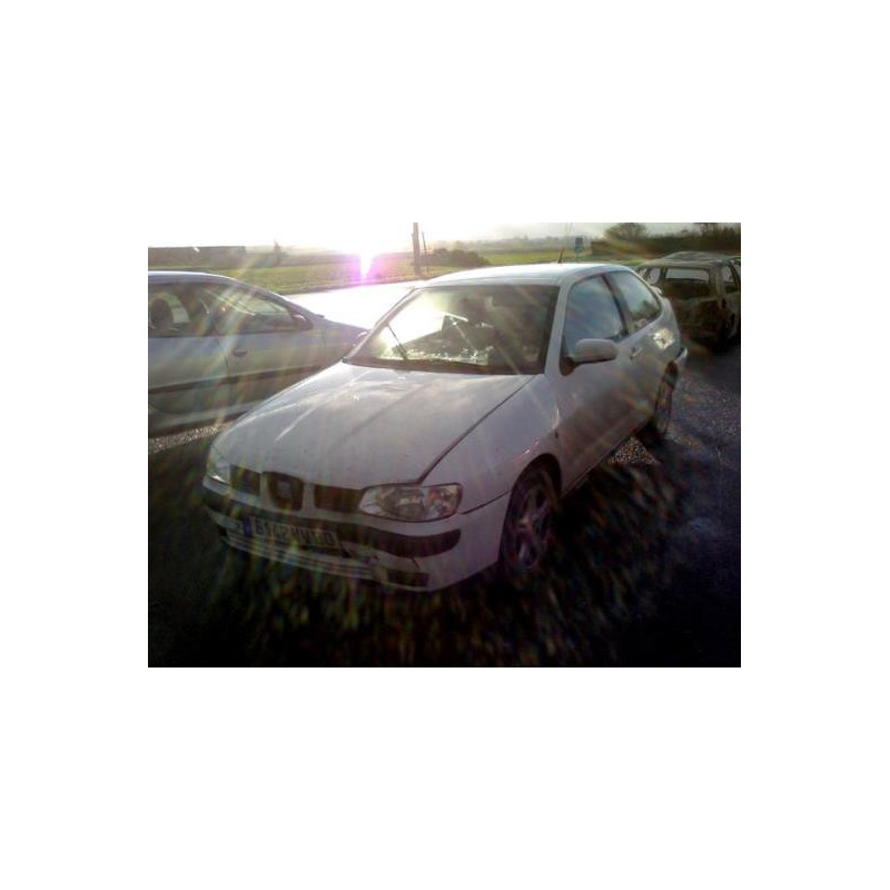 Feu arriere secondaire gauche (feux) SEAT CORDOBA 1 Photo n°4