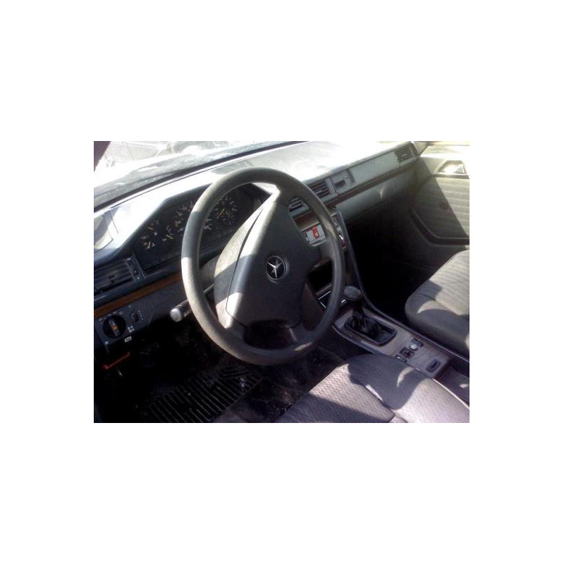 Capot MERCEDES 250 T124 Photo n°5