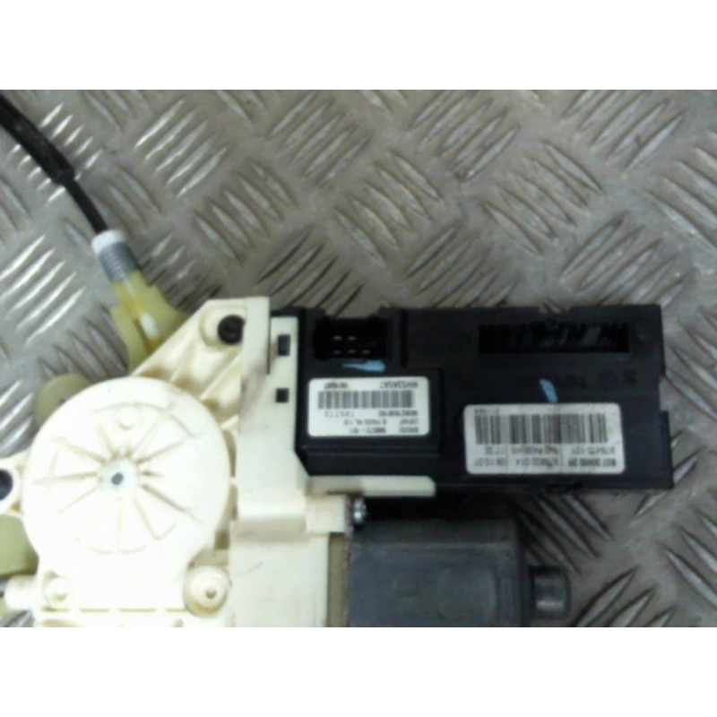 Leve vitre electrique avant droit RENAULT LAGUNA 3 Photo n°2
