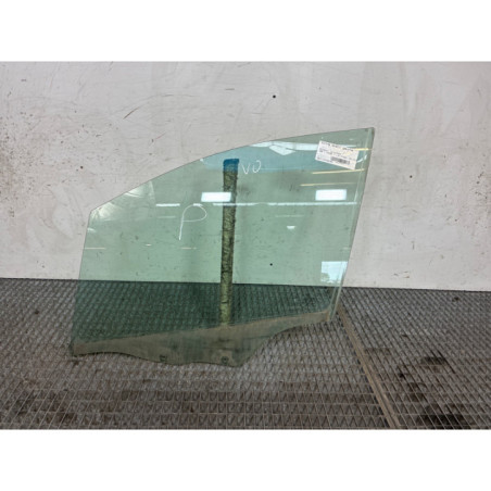 Vitre avant gauche PEUGEOT 208 1