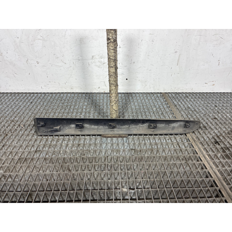 Baguette de porte arriere droite RENAULT CLIO 2 CAMPUS Photo n°3