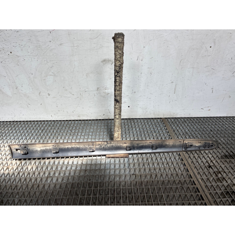 Baguette de porte avant droite RENAULT CLIO 2 CAMPUS Photo n°2