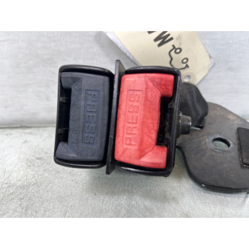 Attache ceinture arriere gauche RENAULT CLIO 2 Photo n°3