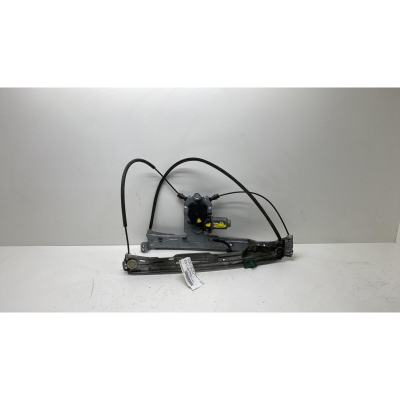 Leve vitre electrique avant droit RENAULT CLIO 3 Photo n°1