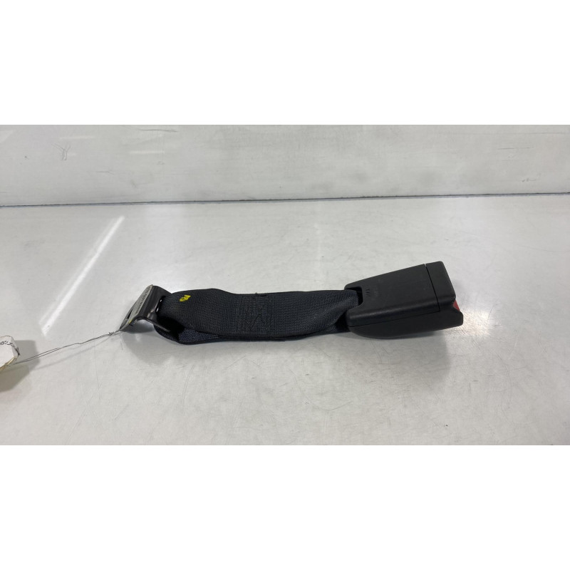 Attache ceinture arriere centrale OPEL AGILA B Photo n°2