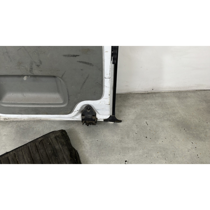Porte de coffre droit RENAULT TRAFIC 2 Photo n°4