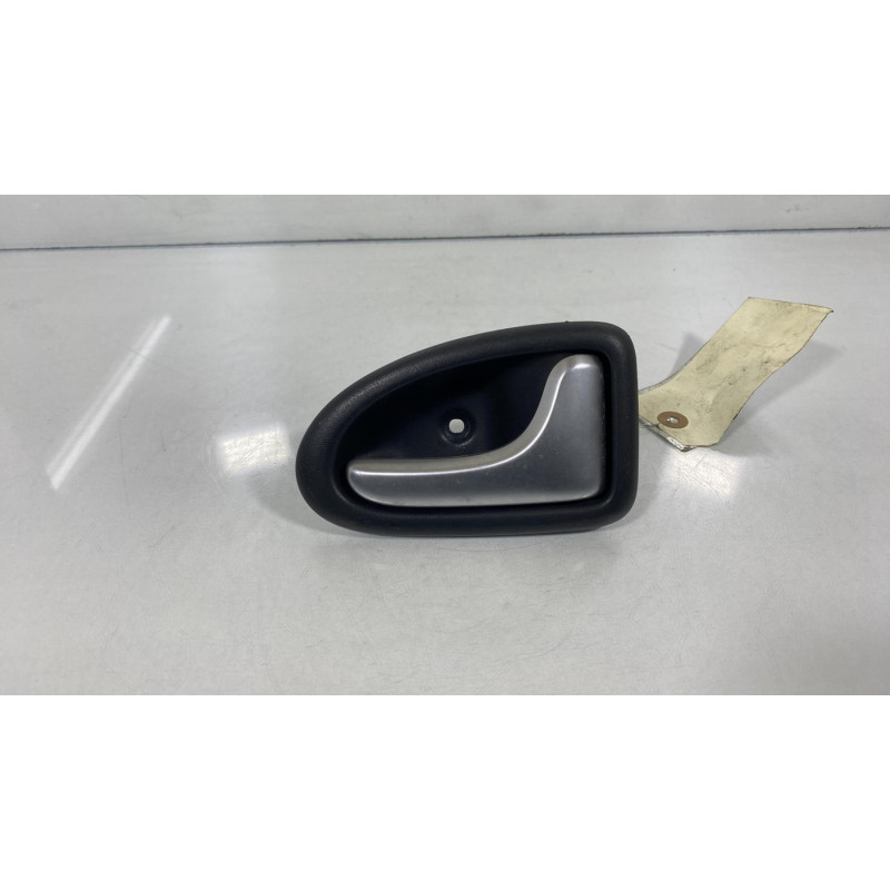 Poignee interieur arriere droit RENAULT CLIO 2 Photo n°1