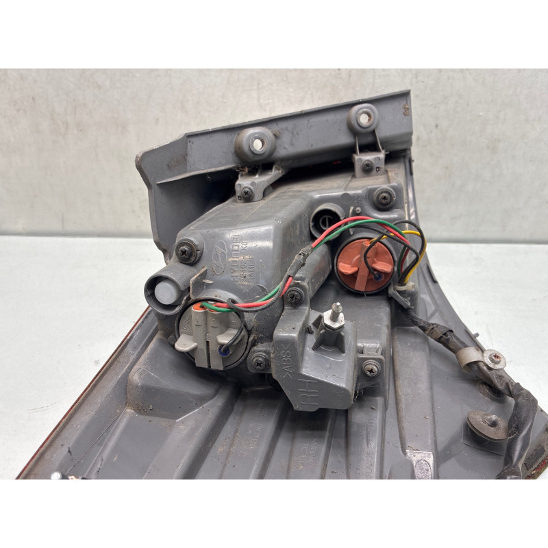 Feu arriere principal droit (feux) HYUNDAI IX 20 Photo n°4