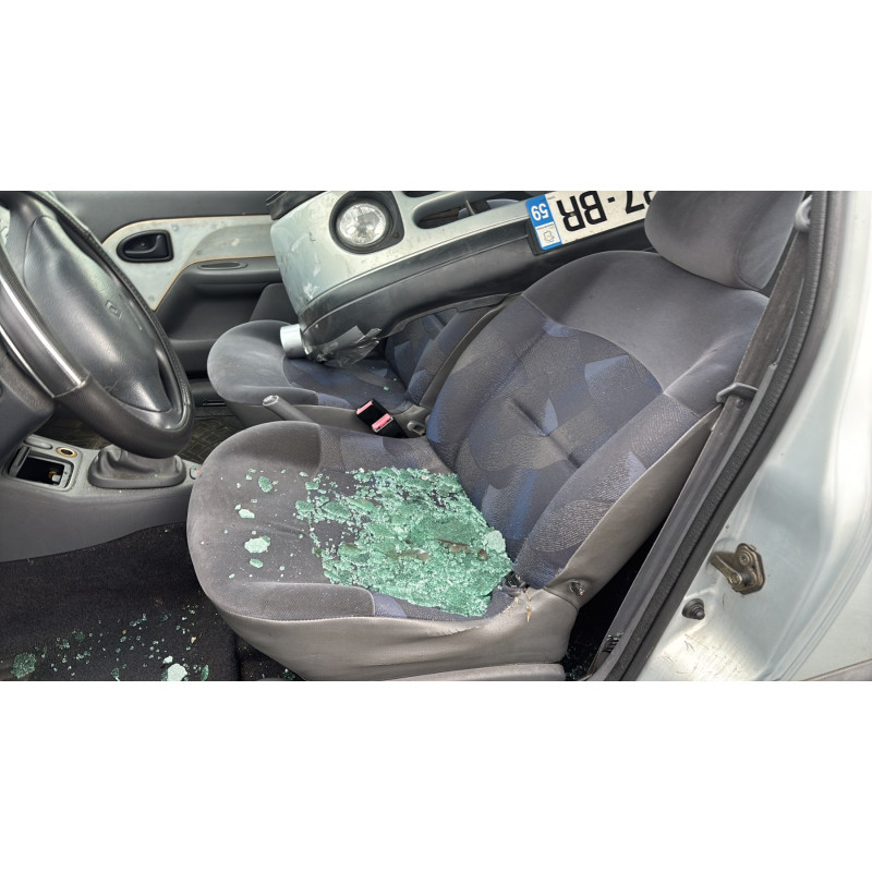 Porte avant droit RENAULT CLIO 2 Photo n°15