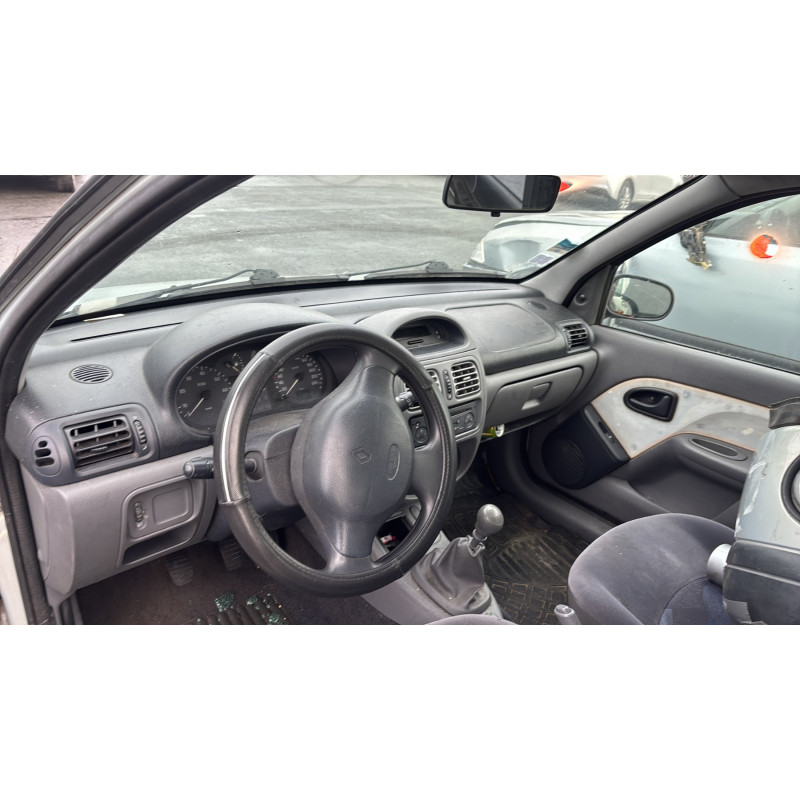 Porte avant gauche RENAULT CLIO 2 Photo n°19