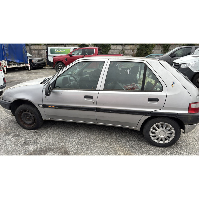 Porte avant droit CITROEN SAXO Photo n°9