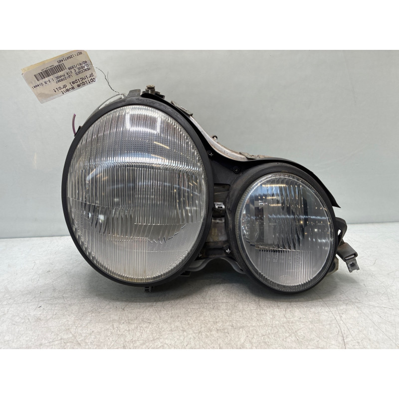 Optique avant principal droit (feux)(phare) MERCEDES CLASSE E 210 Photo n°4