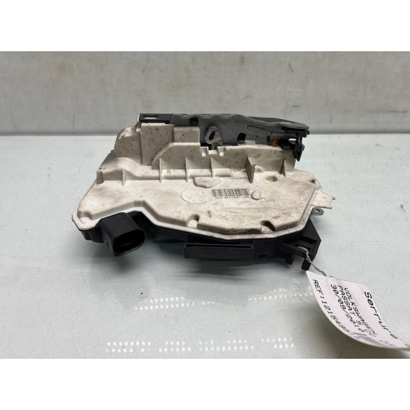 Serrure arriere gauche VOLKSWAGEN PASSAT 5 Photo n°4