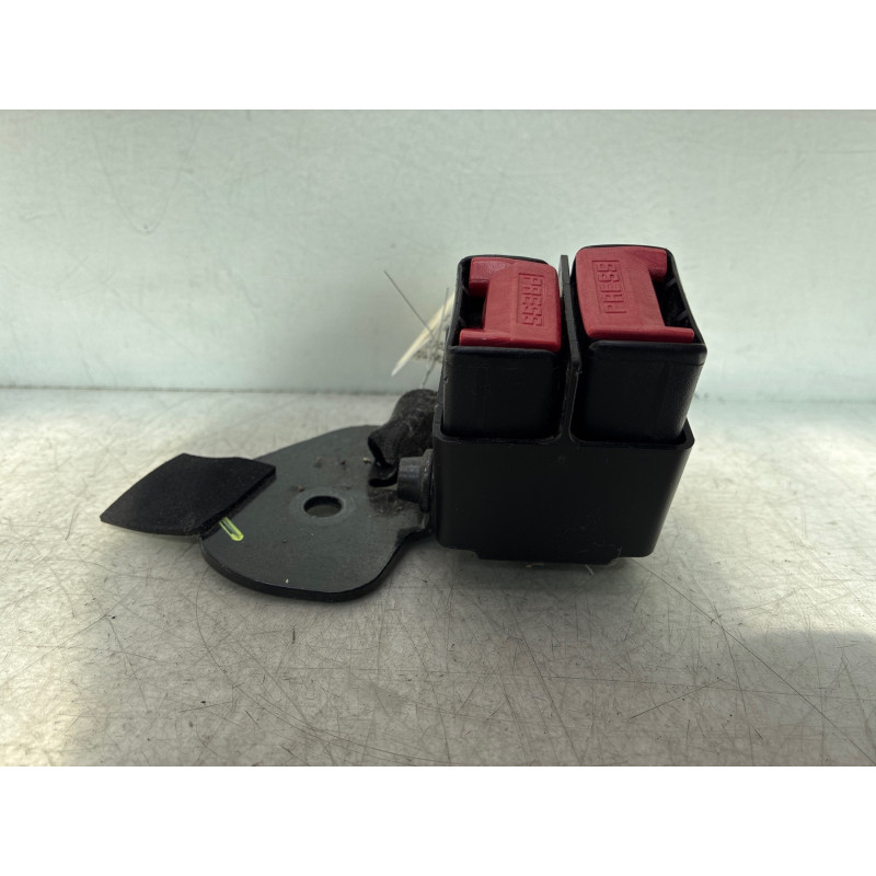 Attache ceinture arriere droit RENAULT CLIO 2 Photo n°3