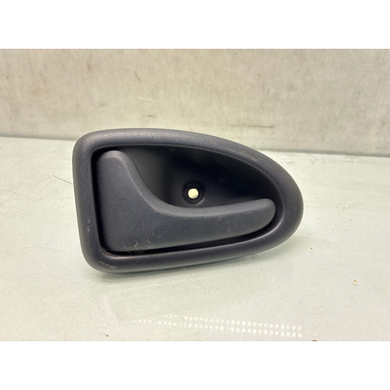 Poignee interieur arriere gauche RENAULT CLIO 2 Photo n°2