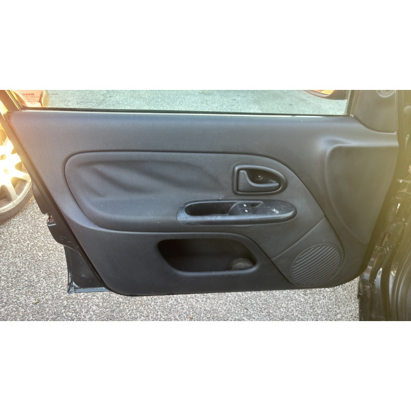 Poignee interieur arriere gauche RENAULT CLIO 2 Photo n°12
