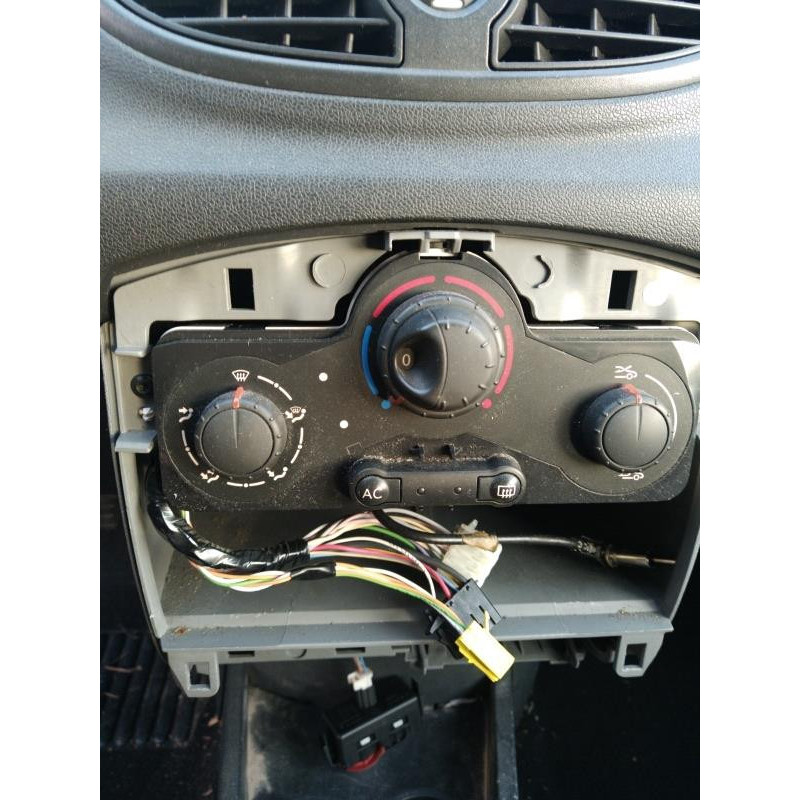 Compresseur clim RENAULT CLIO 3 Photo n°11
