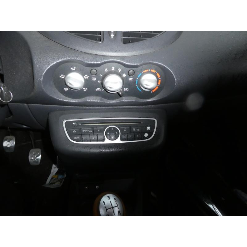 Etrier avant gauche (freinage) RENAULT TWINGO 2 Photo n°7