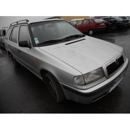 Vitre avant droit SKODA FELICIA