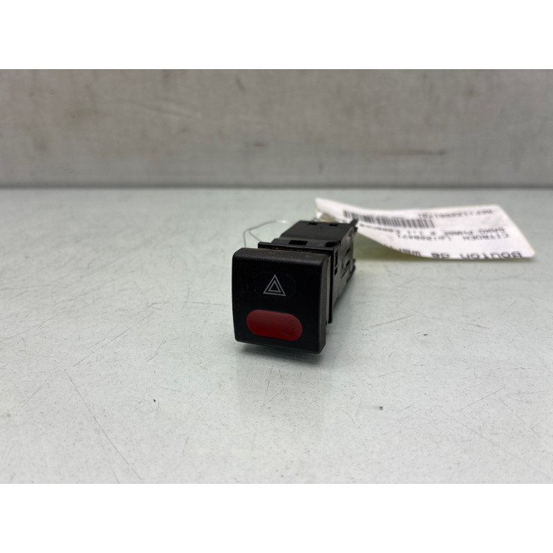 Bouton de warning CITROEN SAXO Photo n°1
