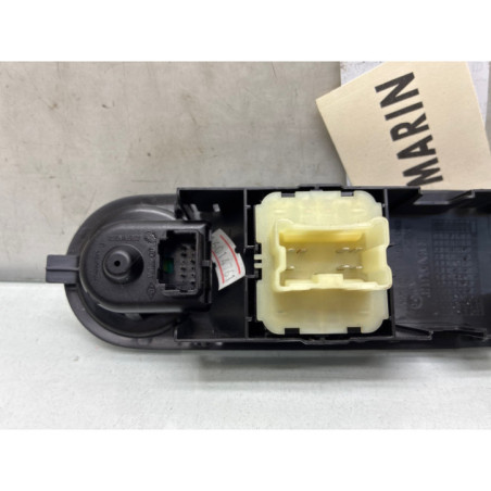 Interrupteur de leve vitre avant gauche RENAULT CLIO 4