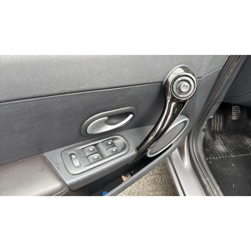 Boitier UCH RENAULT CLIO 3 Photo n°16