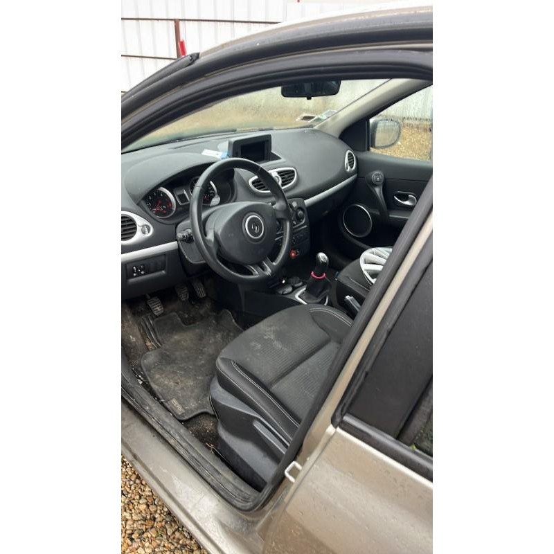 Boitier UCH RENAULT CLIO 3 Photo n°8