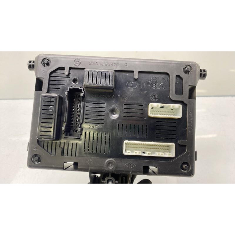 Boitier UCH RENAULT CLIO 3 Photo n°5