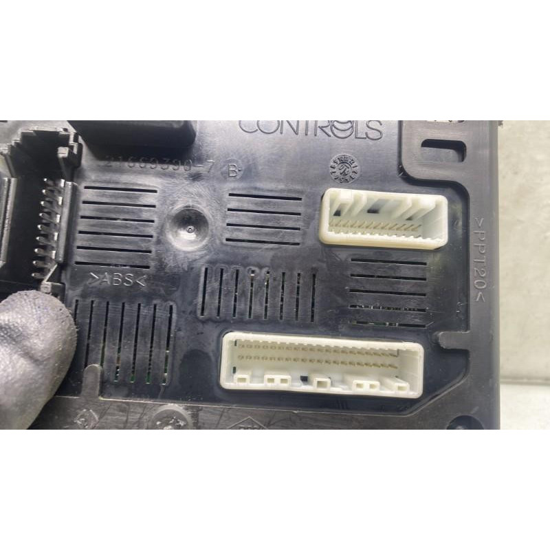 Boitier UCH RENAULT MODUS Photo n°4